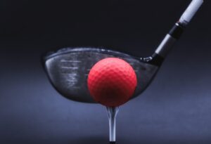 ゴルフ初心者が知っておくべきドライバーの打ち方は？